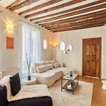Superb Apartment Center Of Paris Le Marais