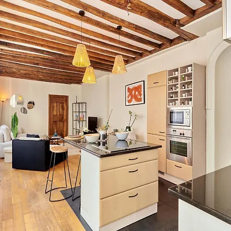 Superb Center Of Le Marais Apartment